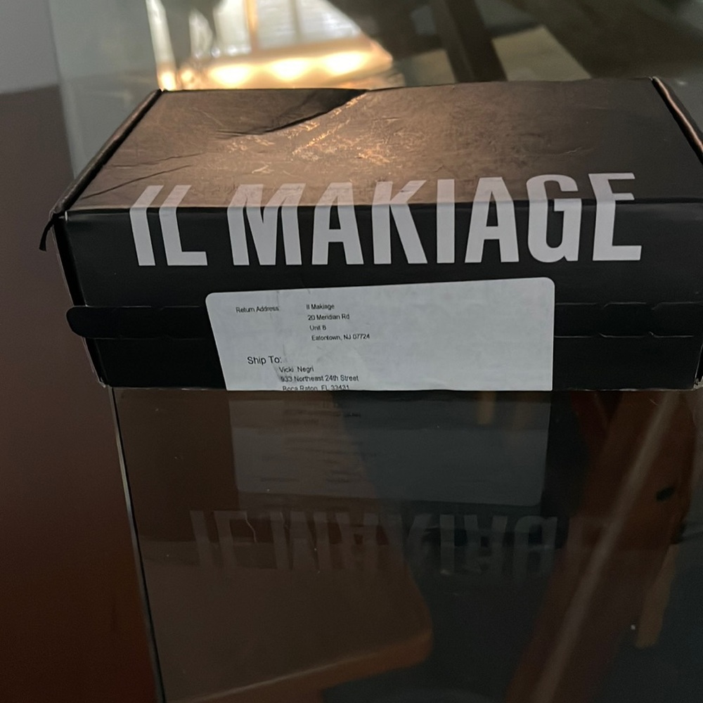 New in sealed box Il makiage